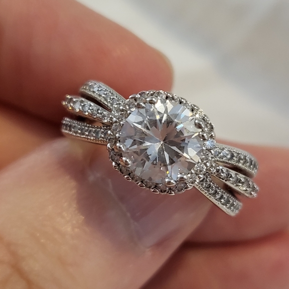 Silver ring - Picture 2 of 5